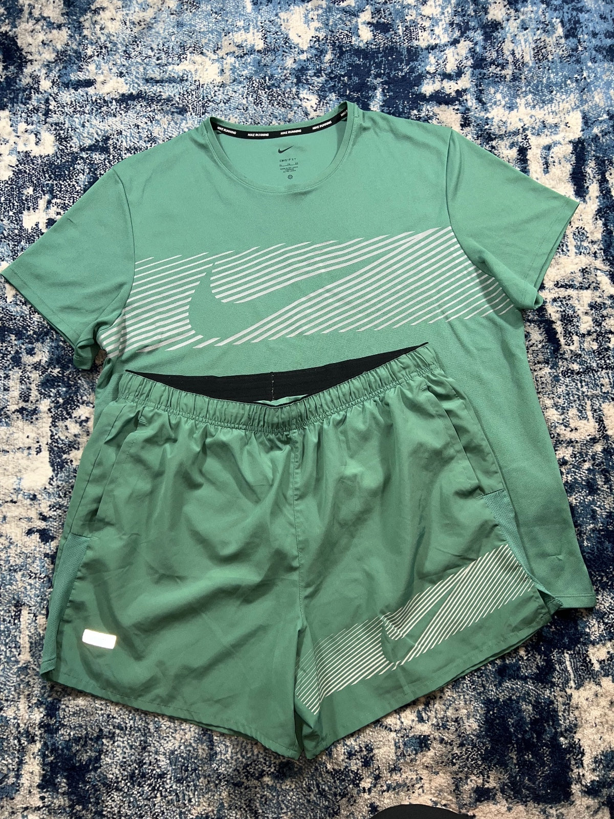 Nike Flash Miler T Shirt / Challenger Shorts Running Gym Set – Teal Green, Men's XL in Teal Green, men's XL – alternate view