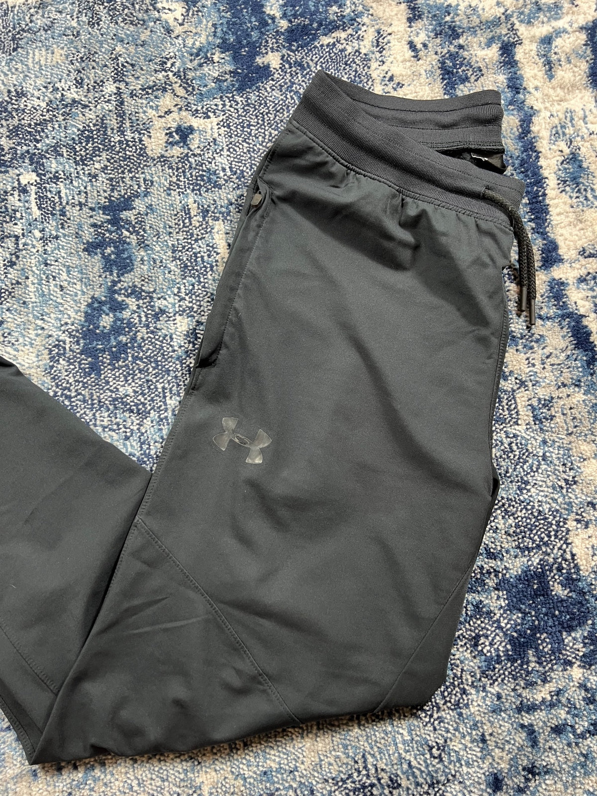 Under Armour HearGear Tracksuit Bottoms – Black, Men's Medium in Black, men's Medium – detail view