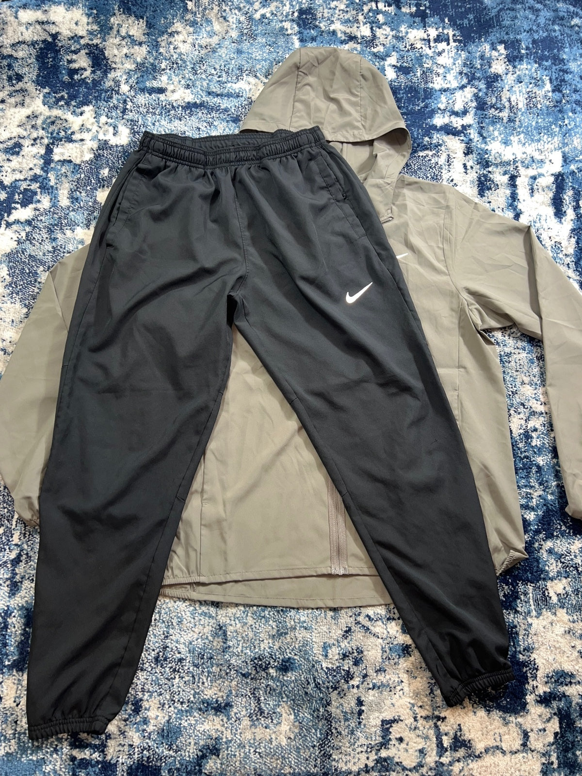 Nike Form Windrunner / Challenger Miler Bottoms Tracksuit Set – Tan, Men's Medium in Tan, men's Medium – alternate view