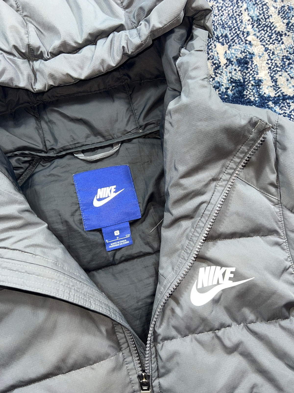 Nike Grey Puffer Jacket Small Men’s - product image