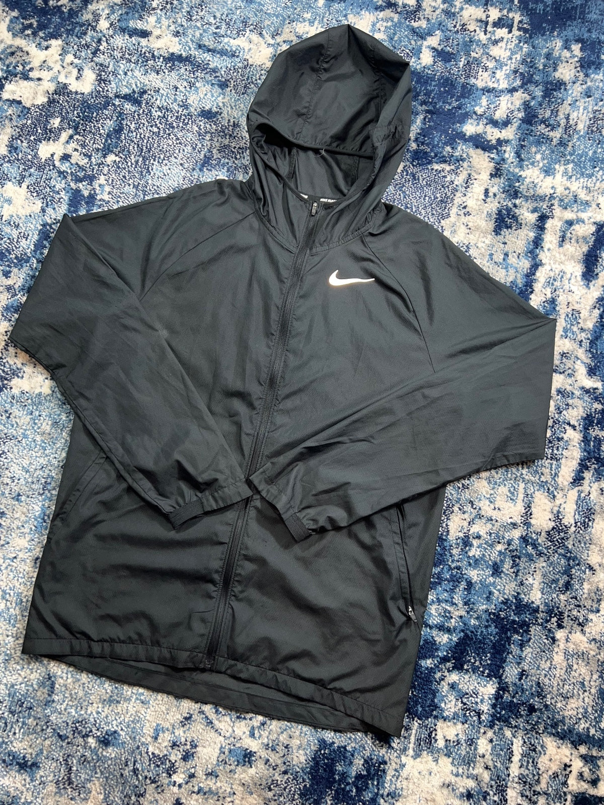 Nike Essentials Windrunner Jacket – Black, Men's Small in Black, men's Small – detail view