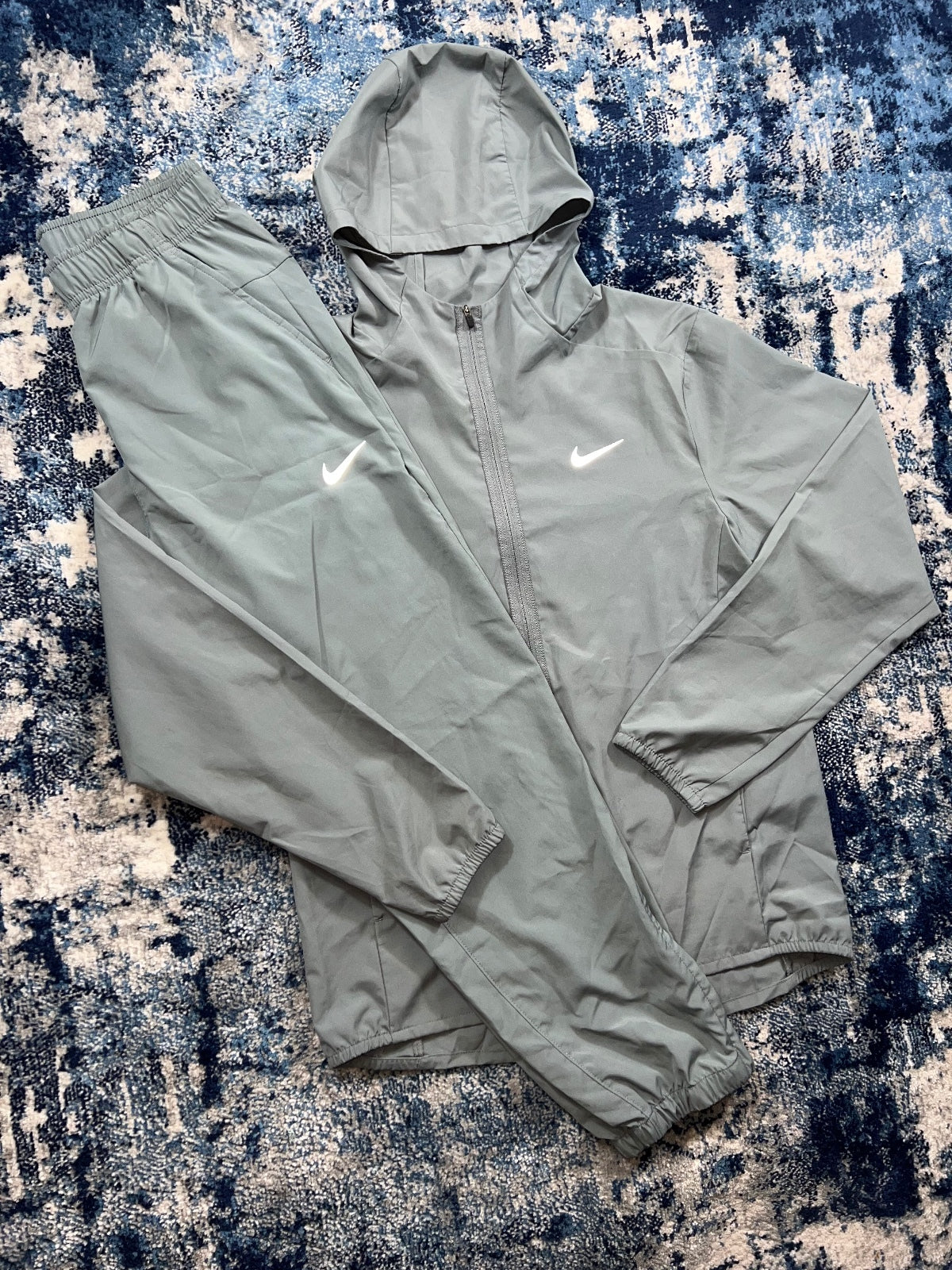Nike Form Windrunner / Bottoms Tracksuit – Gray, Men's Small in Gray, men's Small – detail view