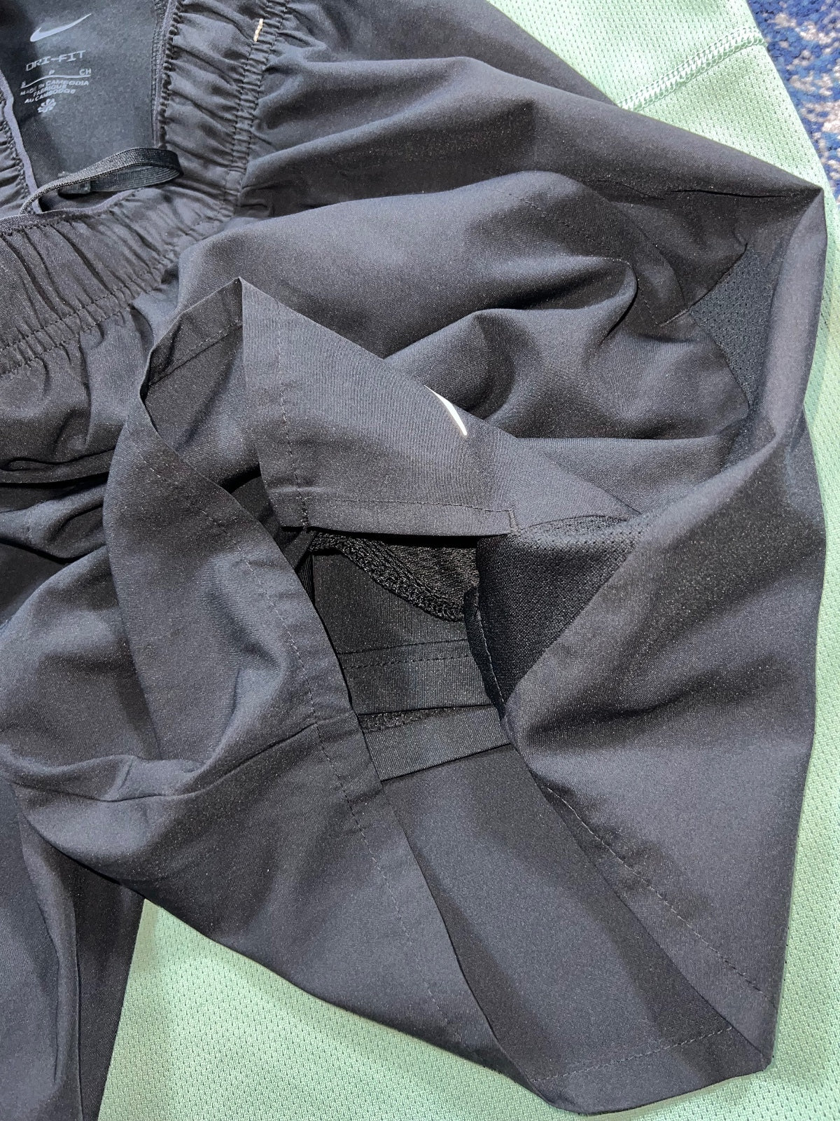 Nike Miler Breathe T Shirt / Challenger Shorts Gym Set – Green, Men's Small in Green, men's Small – detail view