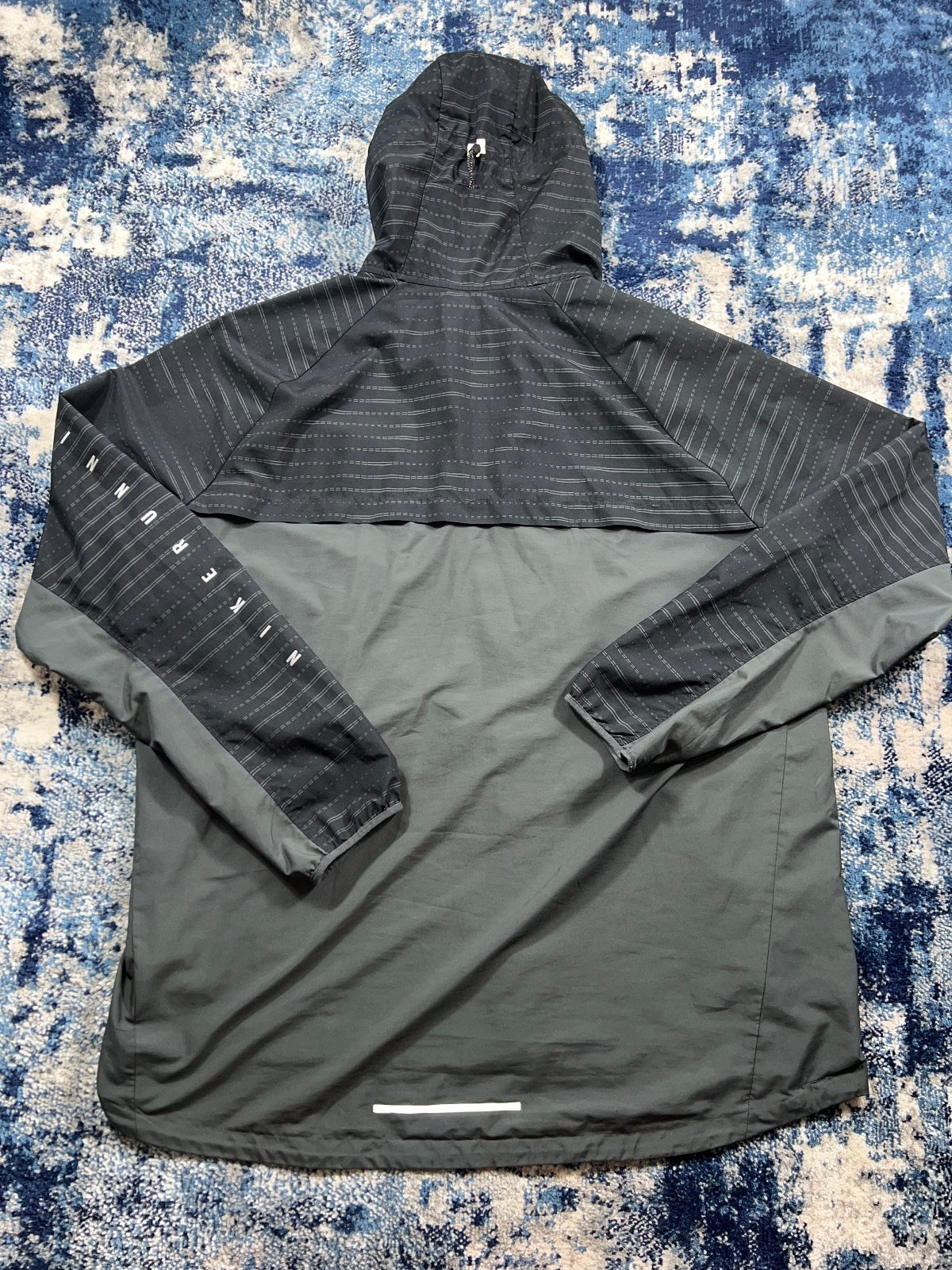 Nike Running Windrunner Jacket – Gray, Men's XL in Gray, men's XL – detail view