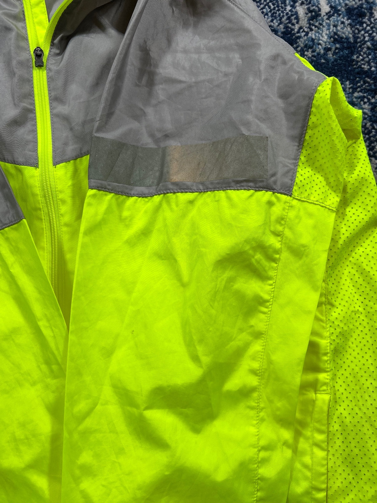 Nike Running Dri Fit Windrunner Jacket – Yellow, Women's Small in Yellow, men's Small – detail view