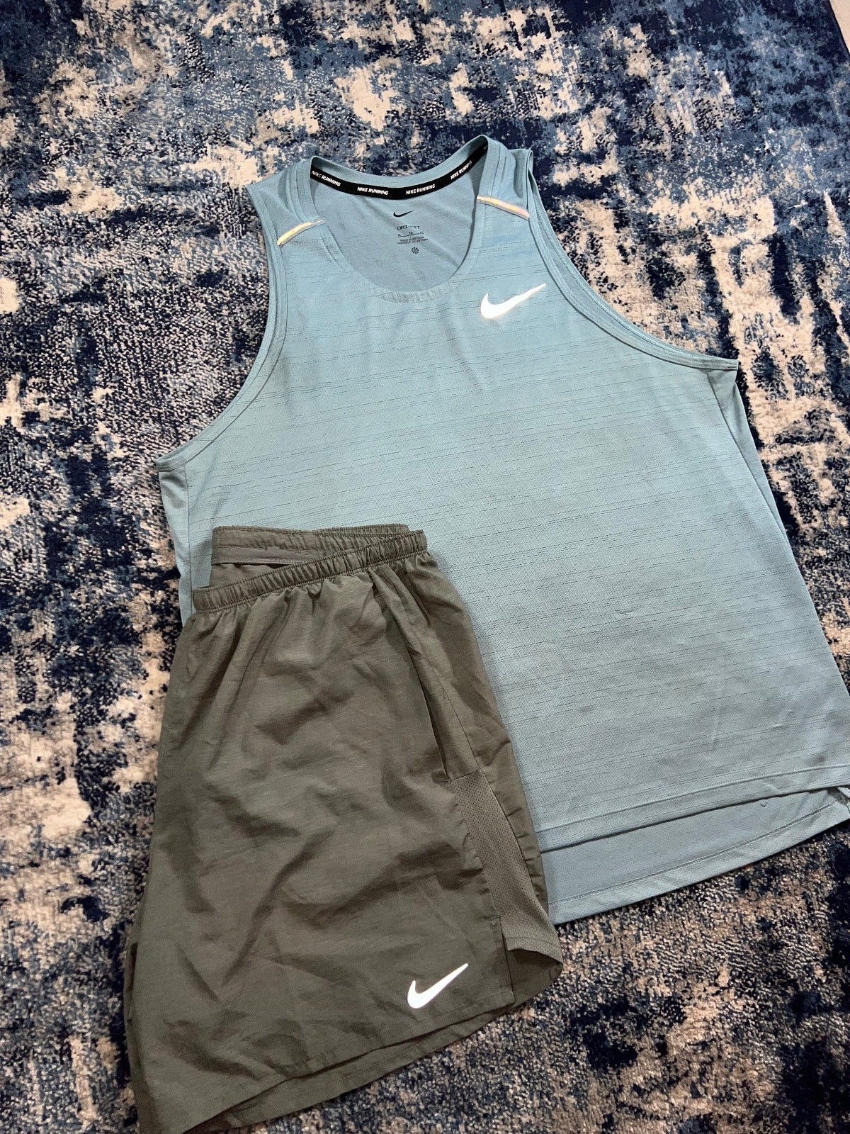 Nike Miler Running Vest / Challenger Shorts Running Gym Set – Gray, Men's XL in Gray, men's XL – detail view