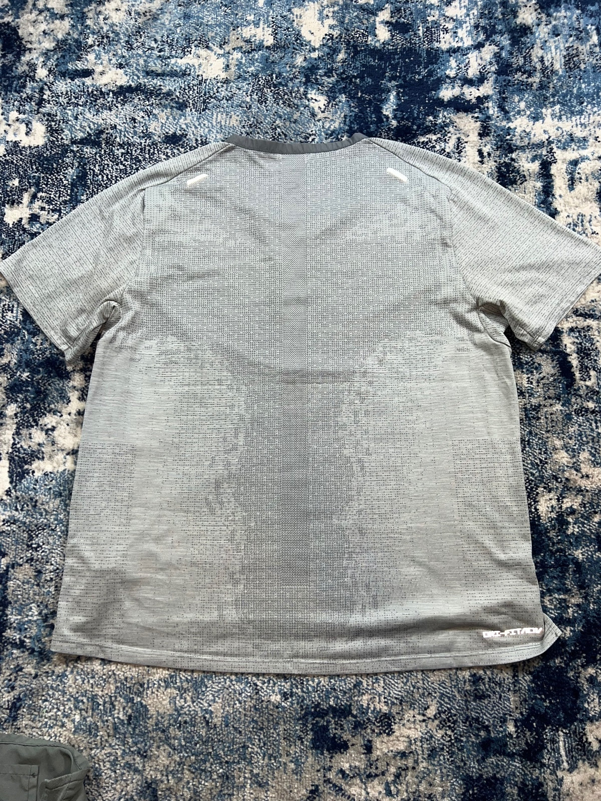 Nike Tech Knit ADV Miler T Shirt / Challenger Shorts Running Gym Set – Gray, Men's Large in Gray, men's Large – detail view