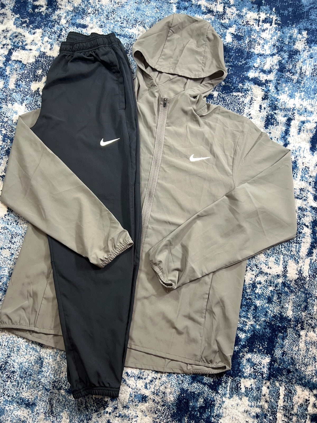 Nike Form Windrunner / Challenger Miler Bottoms Tracksuit Set – Tan, Men's Medium in Tan, men's Medium – detail view