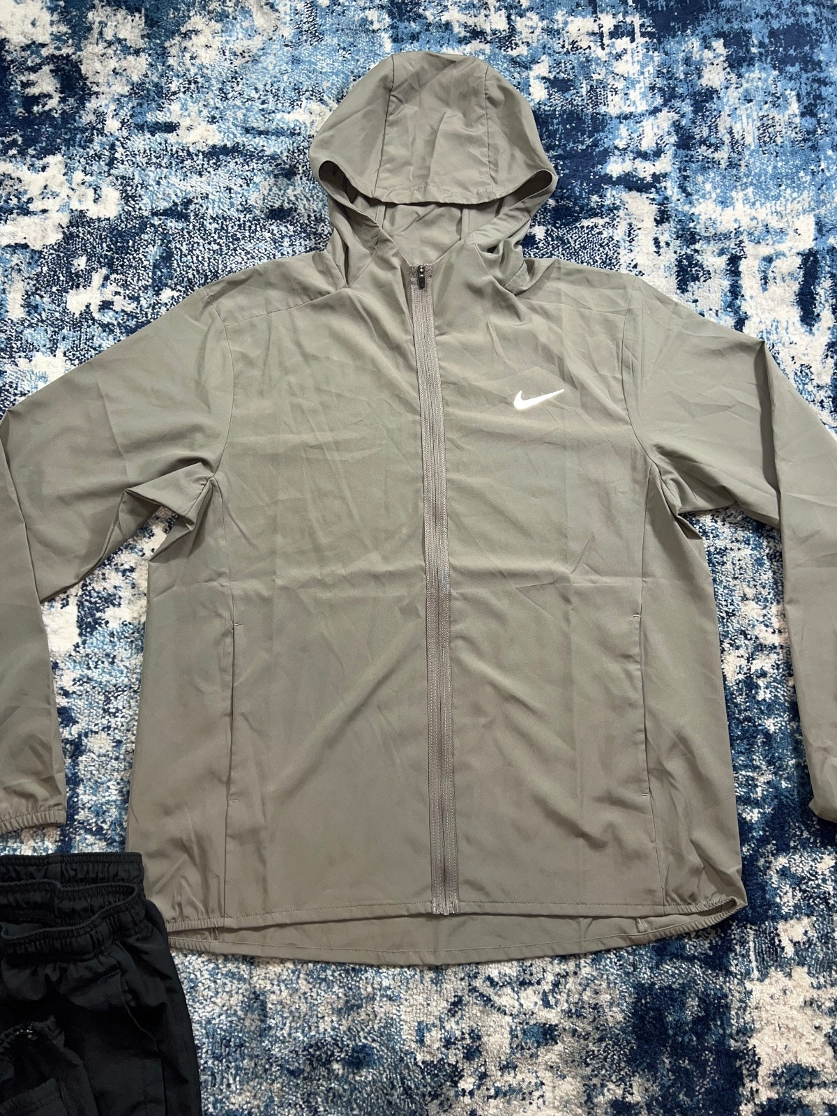 Nike Form Windrunner / Challenger Miler Bottoms Tracksuit Set – Tan, Men's Medium in Tan, men's Medium – detail view