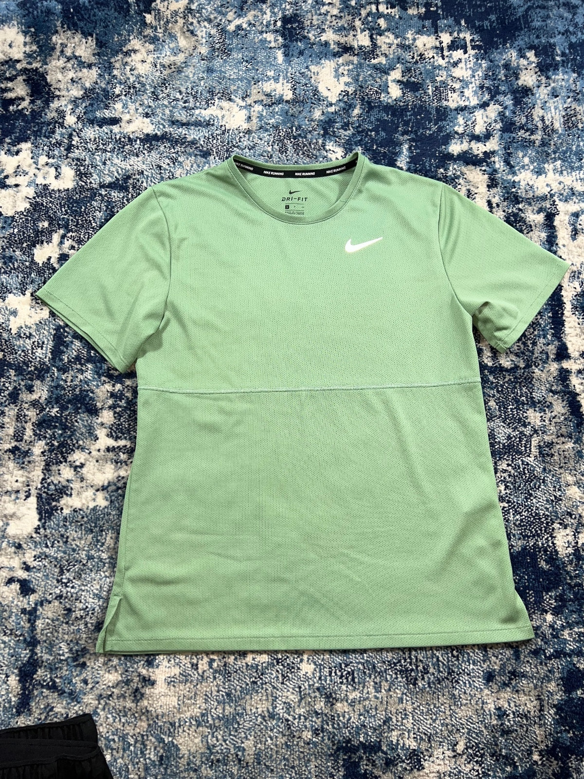 Nike Miler Breathe T Shirt / Challenger Shorts Gym Set – Green, Men's Small in Green, men's Small – detail view