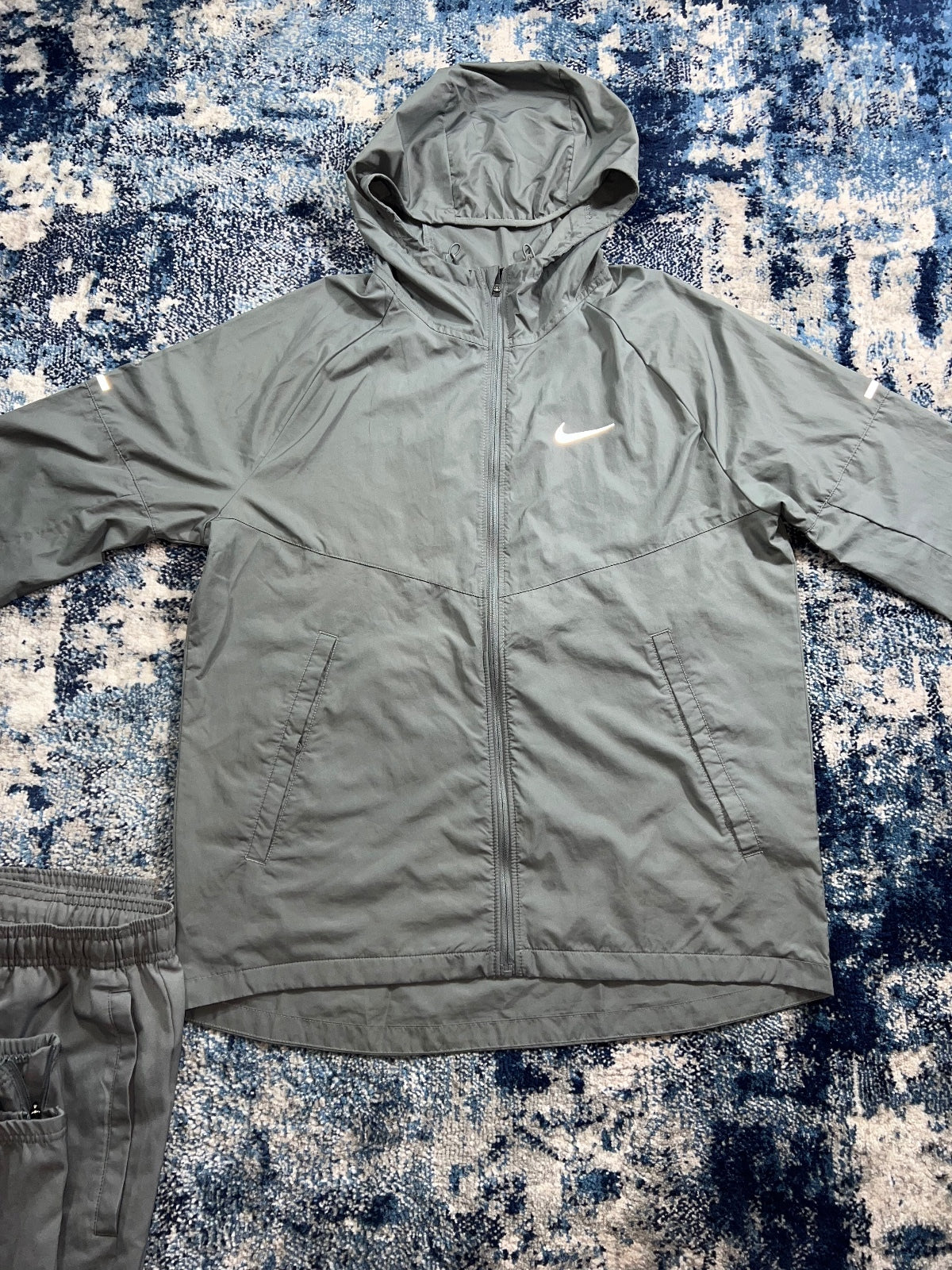 Nike Repel Miler Windrunner men's smoke grey running set, size Small – view 3