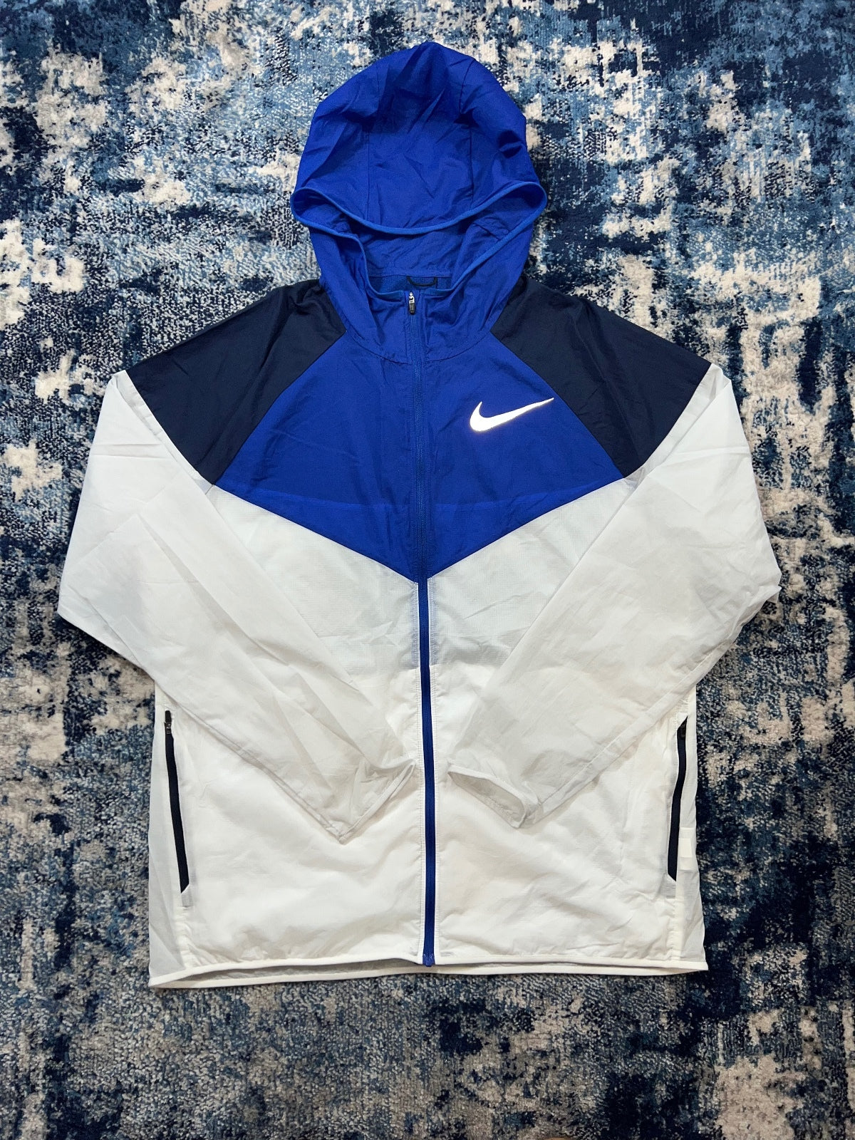 Nike Lightweight Windrunner Jacket – Blue, Men's Large in Blue, men's Large – front view