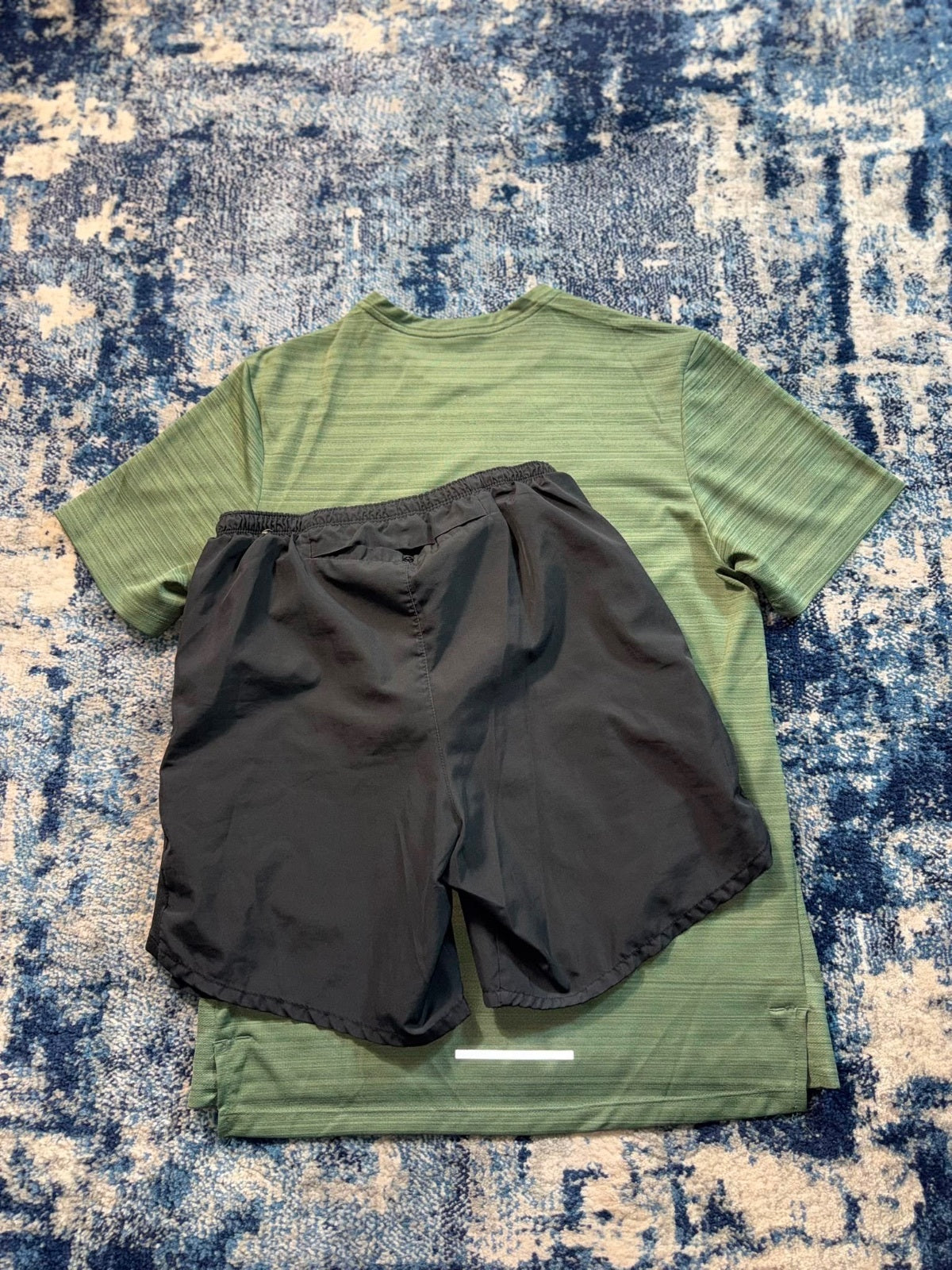 Nike Miler T Shirt / Challenger Shorts Running Gym Set – Khaki, Men's Small in Khaki, men's Small – detail view
