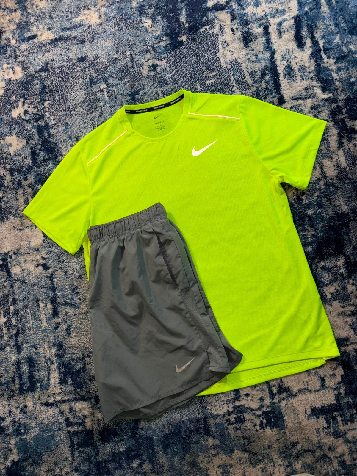 Nike Miler T Shirt / Challenger Shorts Running Gym Set – Yellow, Men's Large in Yellow, men's Large – alternate view