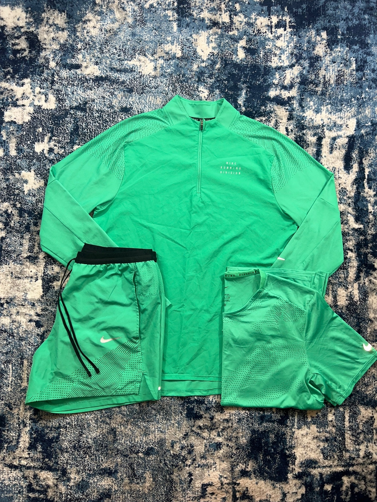 Nike Running Division 1/4 Zip 3 Piece Tracksuit Set – Green, Men's Medium in Green, men's Medium – front view