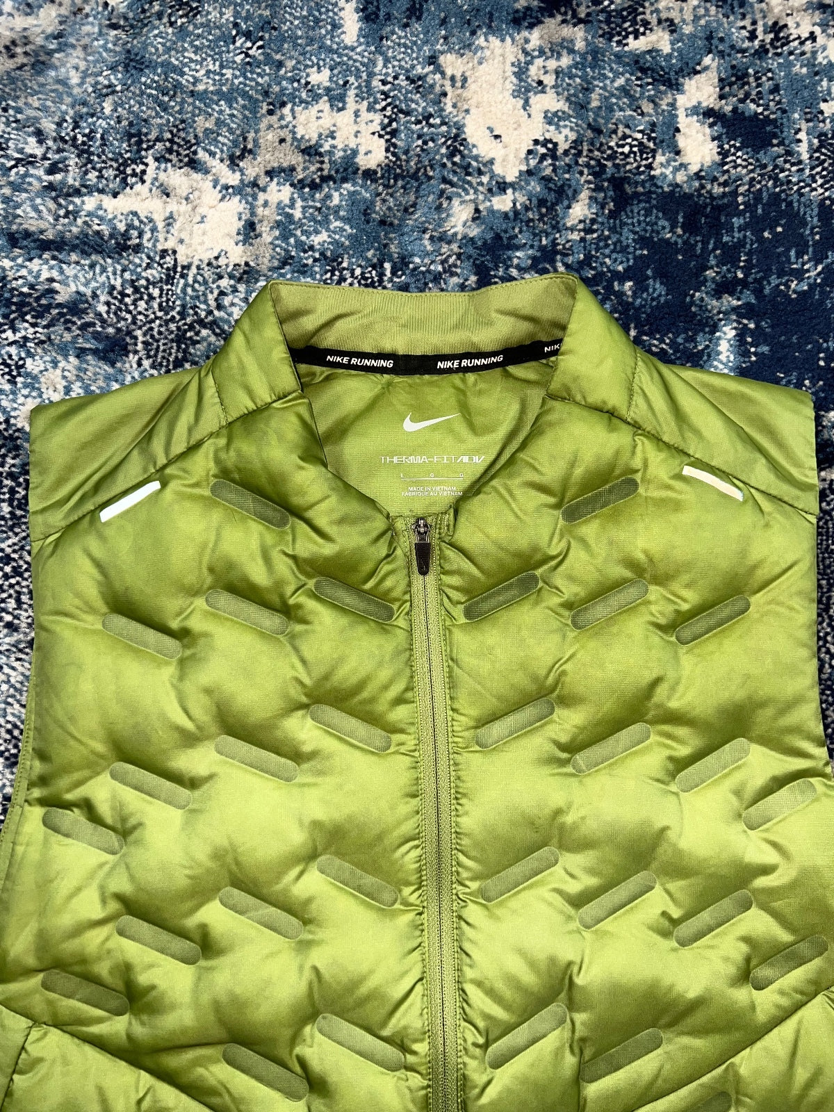 Nike Rare Aeroloft Running Dri Fit ADV Gilet Bodywarmer – Green, Men's Large in Green, men's Large – detail view