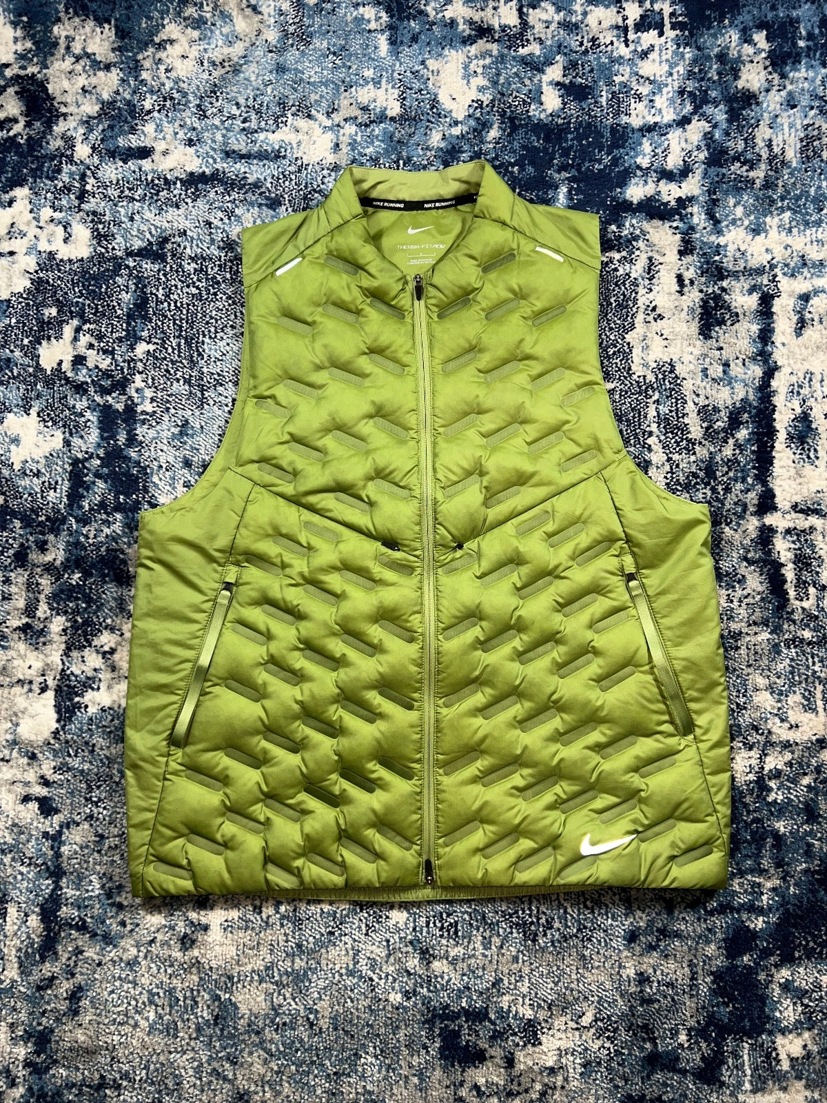 Nike Rare Aeroloft Running Dri Fit ADV Gilet Bodywarmer – Green, Men's Large in Green, men's Large – front view