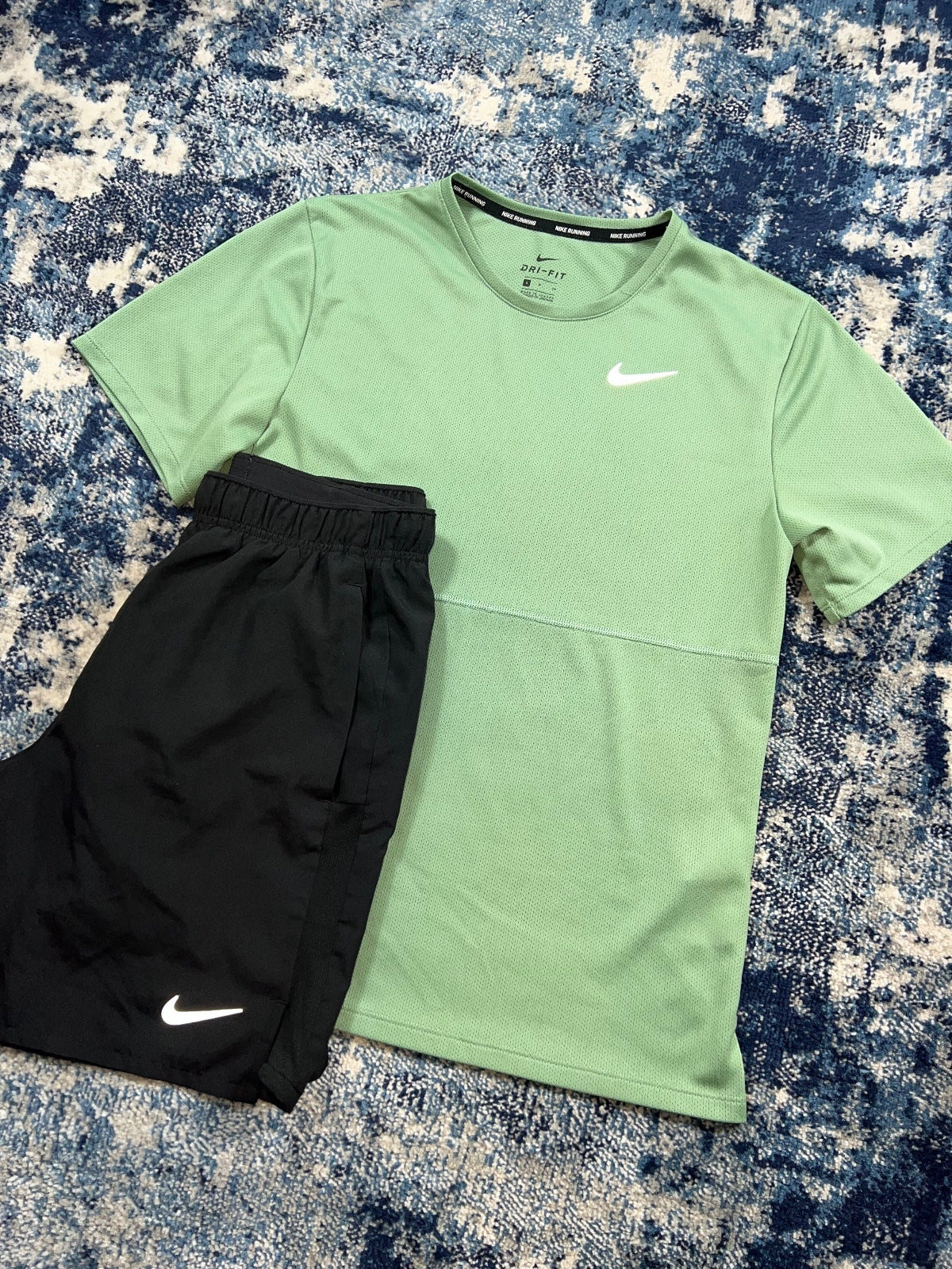 Nike Miler Breathe T Shirt / Challenger Shorts Gym Set – Green, Men's Small in Green, men's Small – alternate view