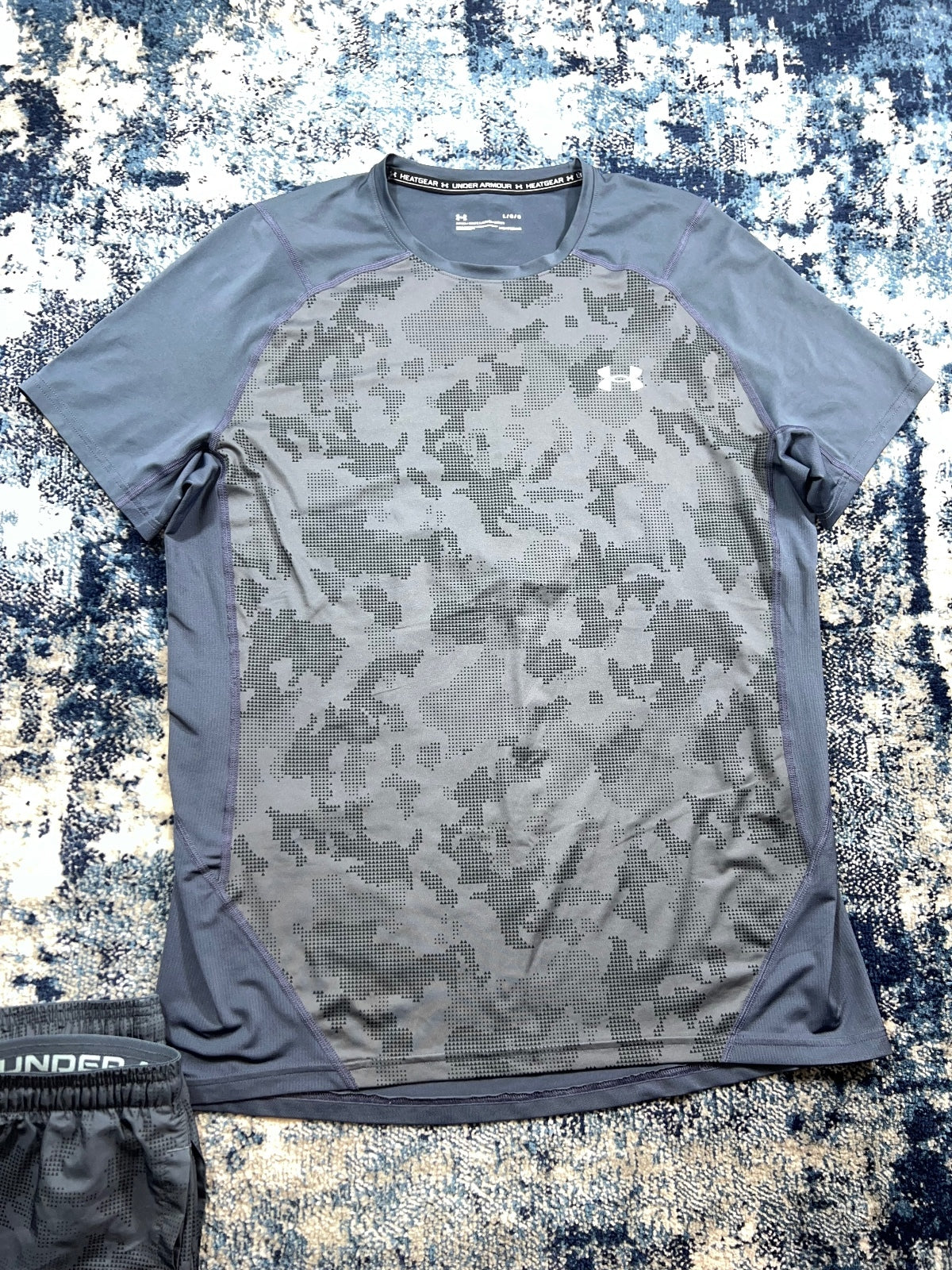 Under Armour T Shirt and Shorts Set – Blue Camo, Men's Medium in Blue Camo, men's Medium – detail view