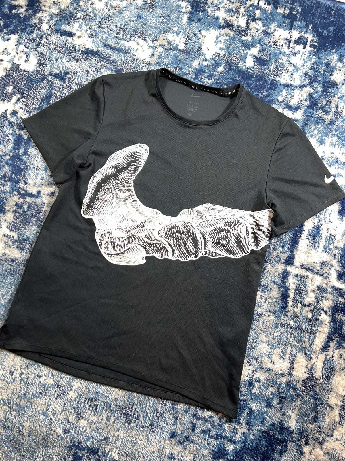 Nike Miler ‘Bone’ Running Division T Shirt – Black, Men's Medium in Black, men's Medium – detail view