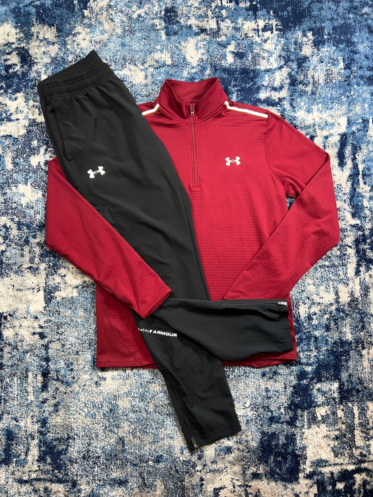 Under Armour 1/4 Zip / Bottoms Tracksuit Set – Burgundy, Men's Medium in Burgundy, men's Medium – front view