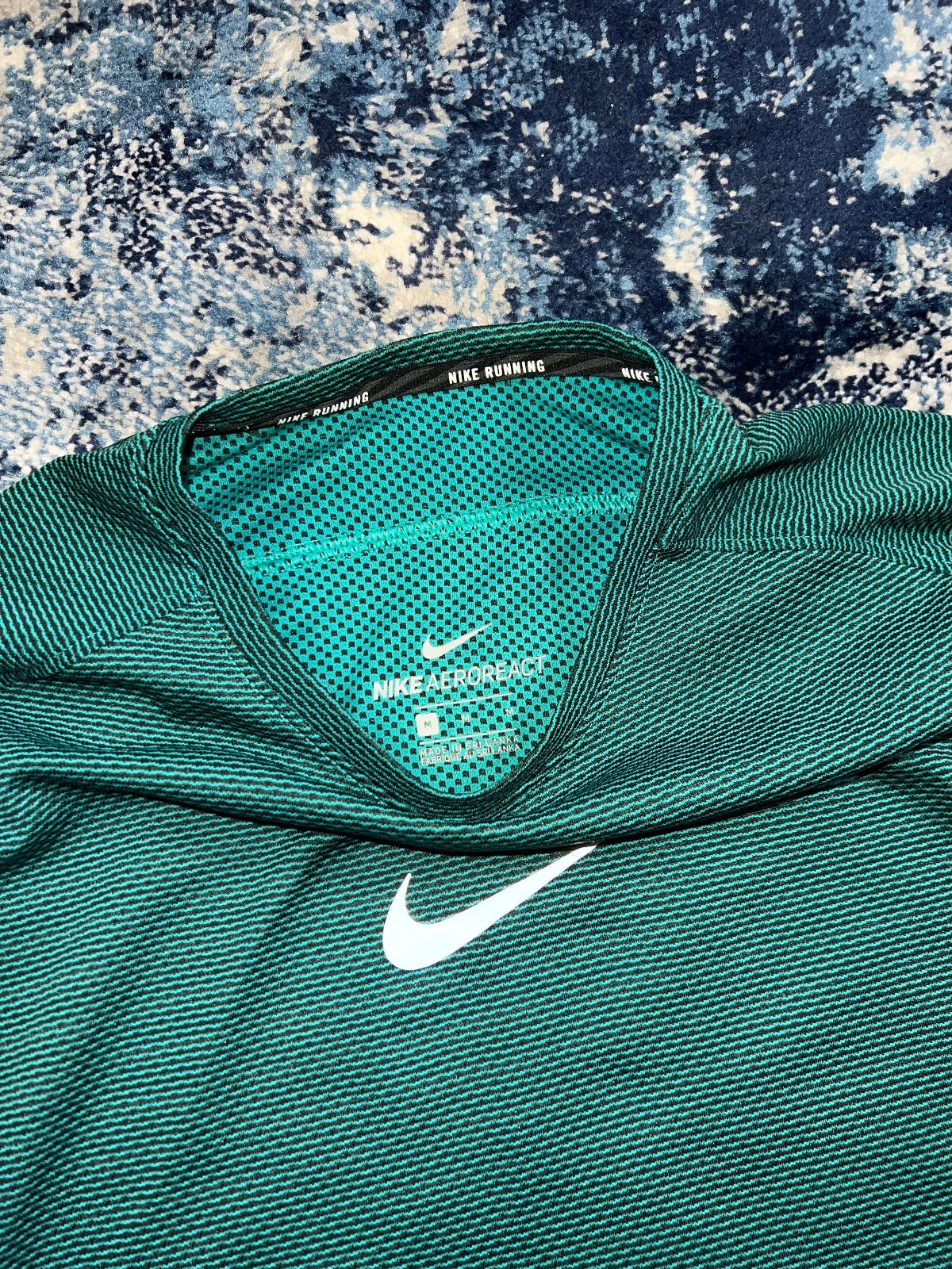 Nike Running AeroReact Dri-Fit Long Sleeved Top – Green, Men's Medium in Green, men's Medium – detail view