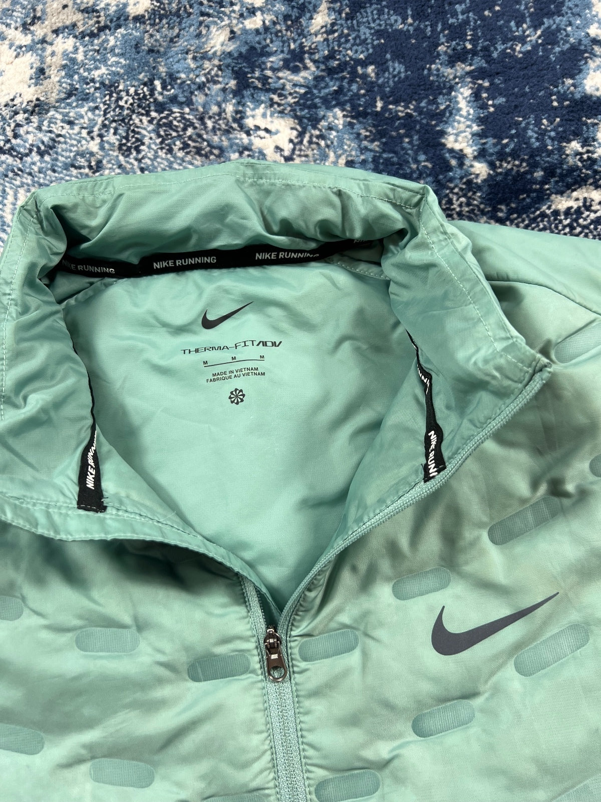 Nike Therma Fit ADV Aeroloft Repel Down Running Jacket – Green, Men's Medium in Green, men's Medium – detail view