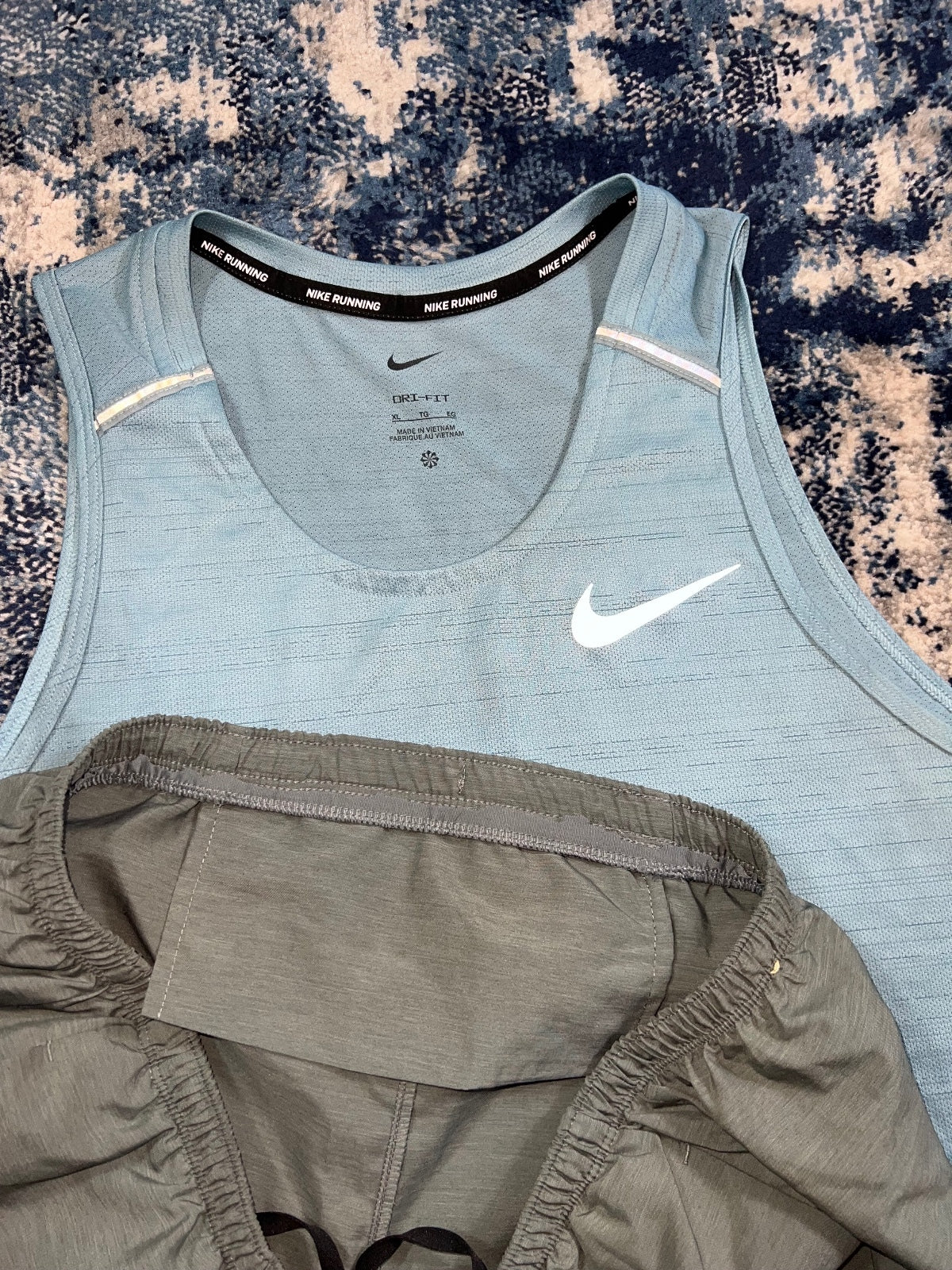 Nike Miler Running Vest / Challenger Shorts Running Gym Set – Gray, Men's XL in Gray, men's XL – detail view