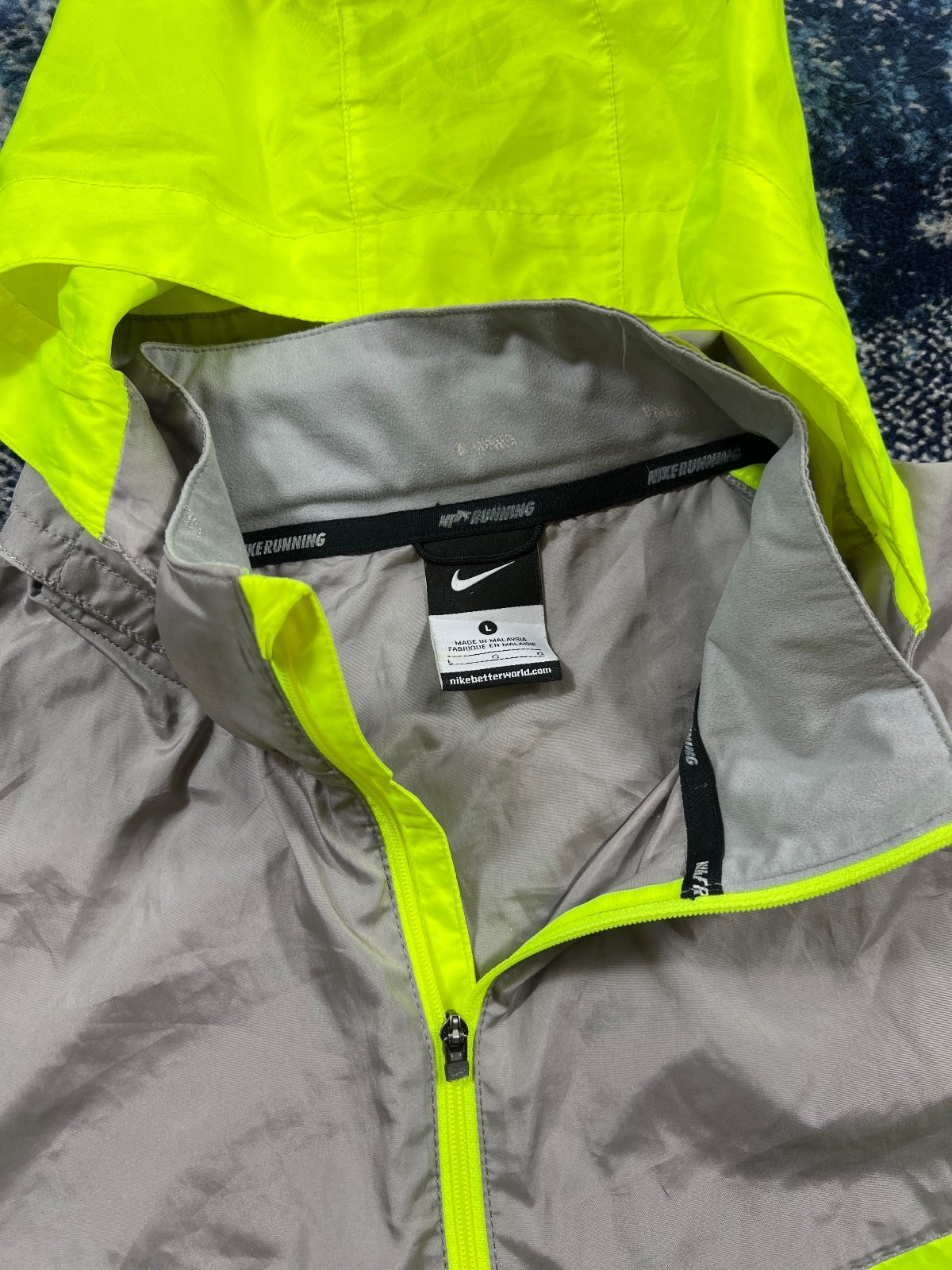 Nike Running Dri Fit Windrunner Jacket – Yellow, Women's Small in Yellow, men's Small – detail view