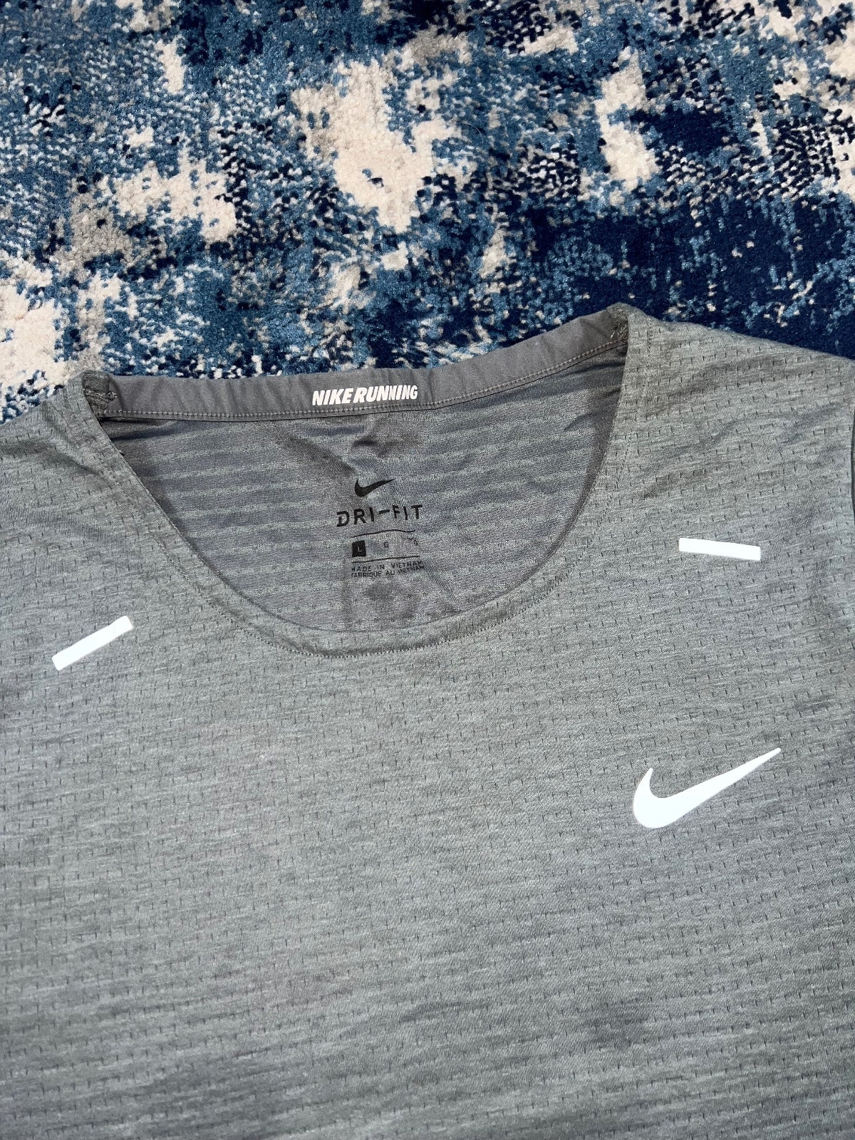 Nike Rise 365 T Shirt – Gray, Men's Large in Gray, men's Large – detail view