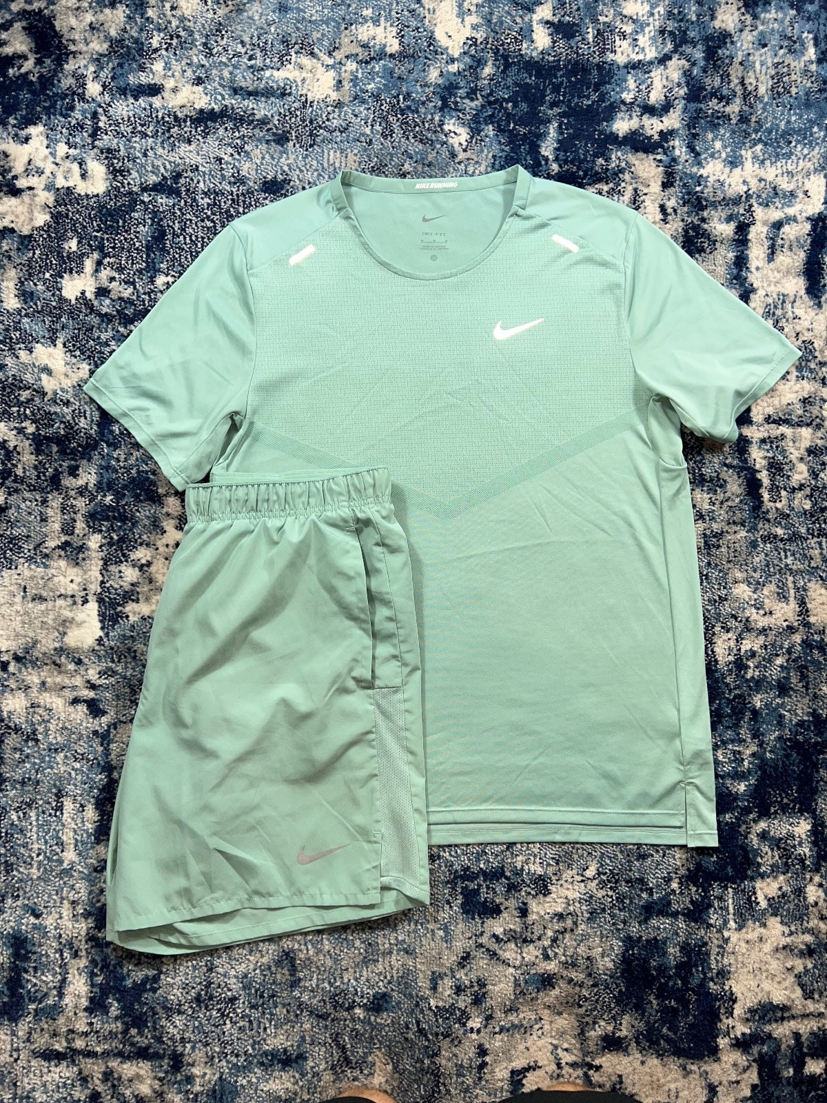 Nike Rise 365 Miler T-Shirt / Challenger Shorts Running Gym Set