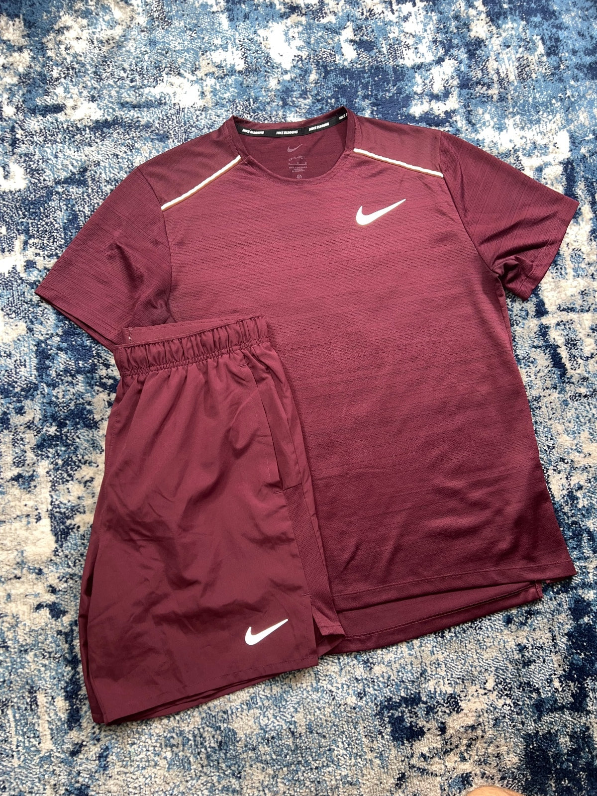 Nike Miler T Shirt / Challenger Shorts Running Gym Set – Burgundy, Men's Small in Burgundy, men's Small – detail view