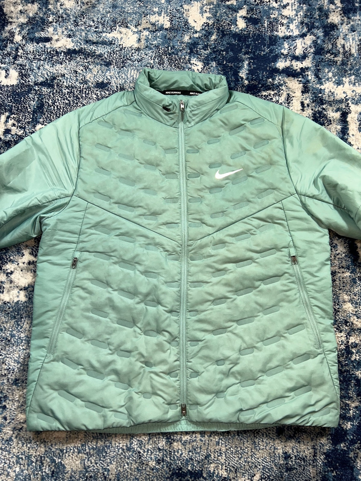Nike Therma Fit ADV Aeroloft Repel Down Running Jacket – Green, Men's Medium in Green, men's Medium – detail view