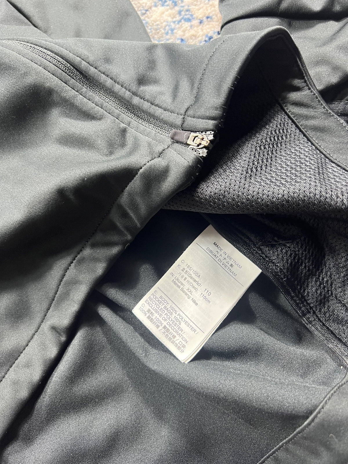 Nike Shield Dri Fit Running Jacket – Black, Men's XL in Black, men's XL – detail view