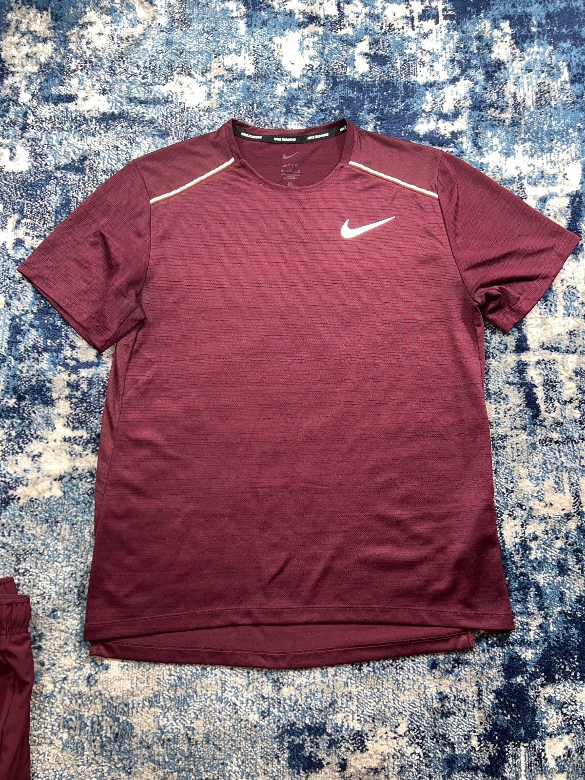 Nike Miler T Shirt / Challenger Shorts Running Gym Set – Burgundy, Men's Small in Burgundy, men's Small – detail view