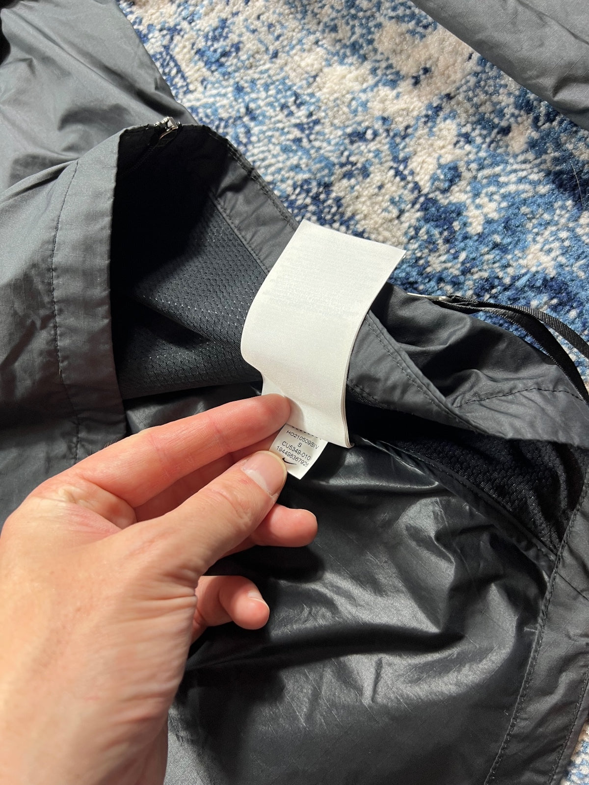 Nike Running Storm Fit Windrunner Jacket – Black, Men's Small in Black, men's Small – detail view
