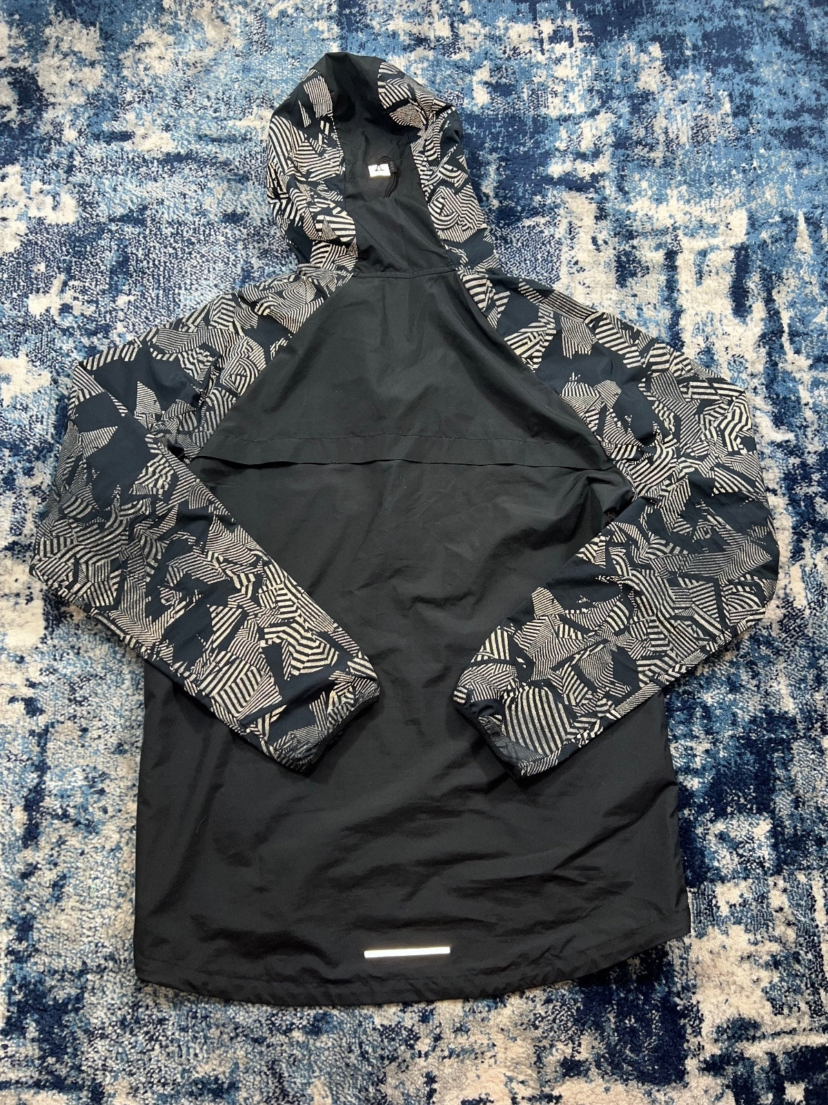 Nike Flash Reflective Running Festival Windrunner Jacket – Black, Men's Medium in Black, men's Medium – detail view