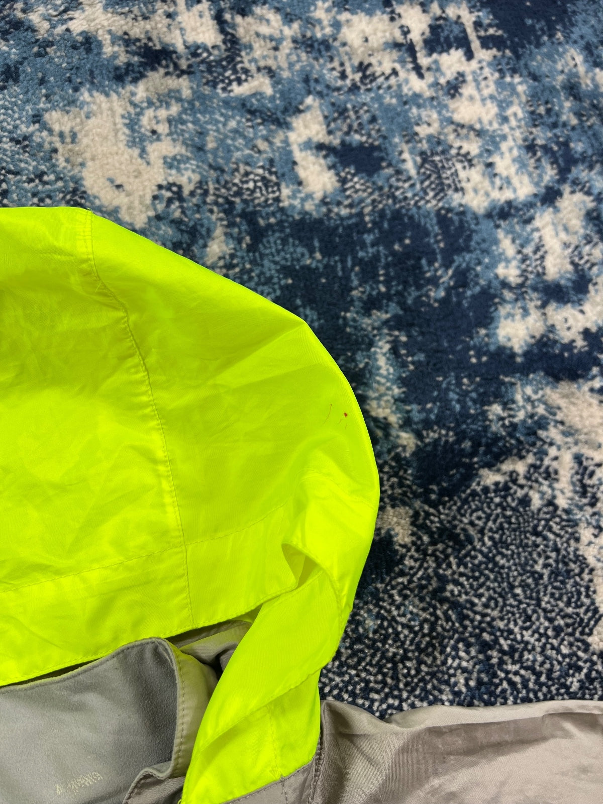 Nike Running Dri Fit Windrunner Jacket – Yellow, Women's Small in Yellow, men's Small – detail view
