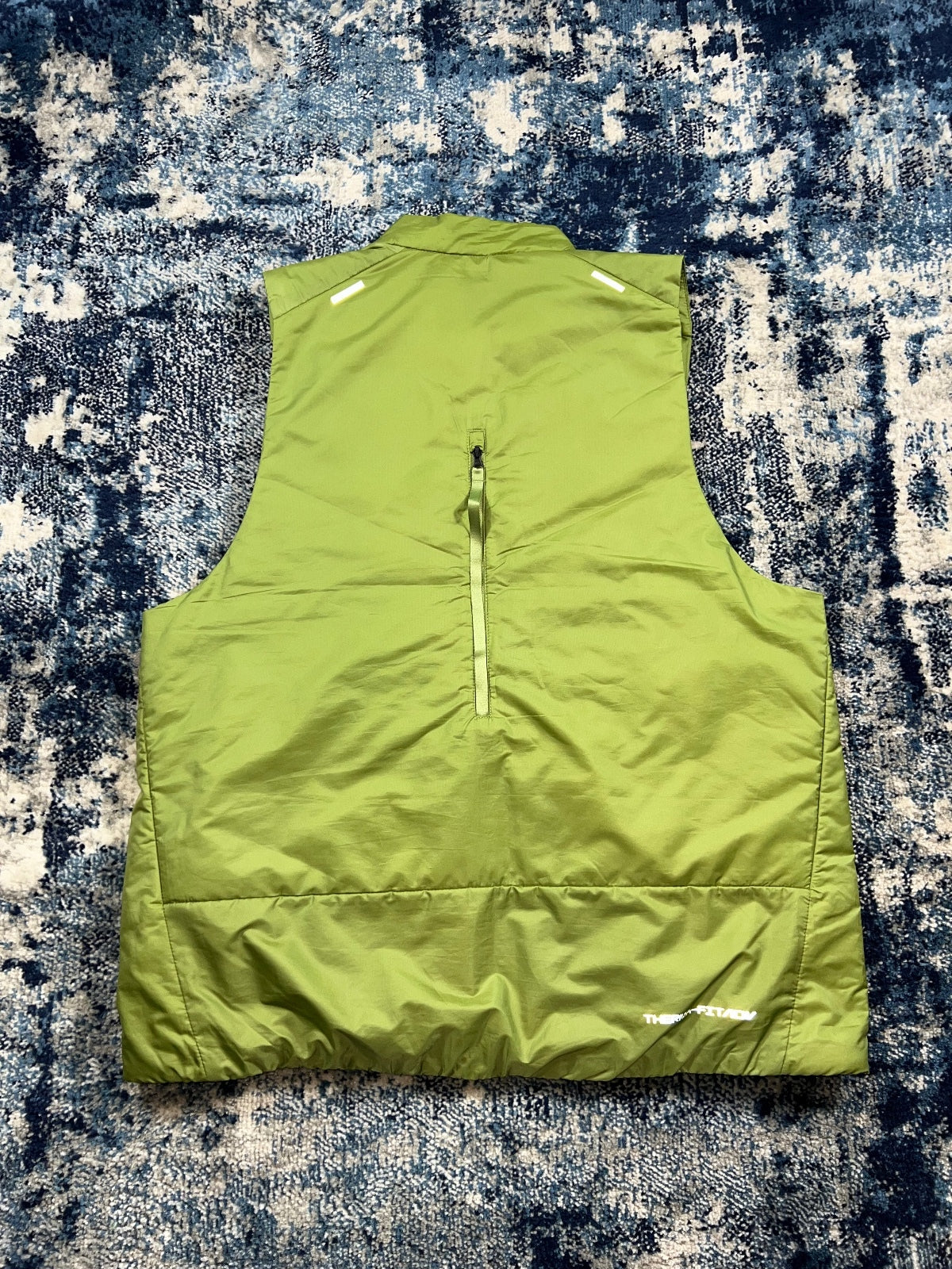 Nike Rare Aeroloft Running Dri Fit ADV Gilet Bodywarmer – Green, Men's Large in Green, men's Large – detail view