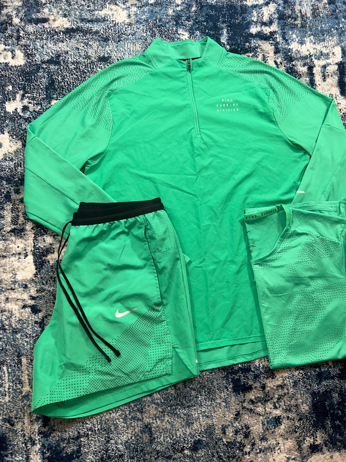 Nike Running Division 1/4 Zip 3 Piece Tracksuit Set – Green, Men's Medium in Green, men's Medium – detail view