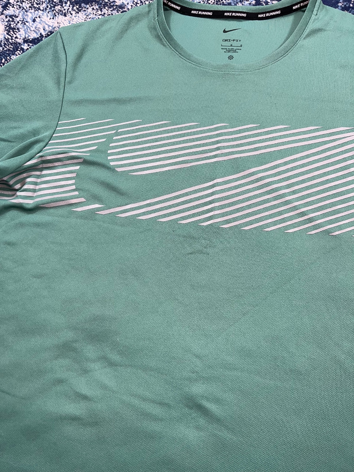 Nike Flash Miler T Shirt / Challenger Shorts Running Gym Set – DarkGreen, Men's Large in DarkGreen, men's Large – detail view