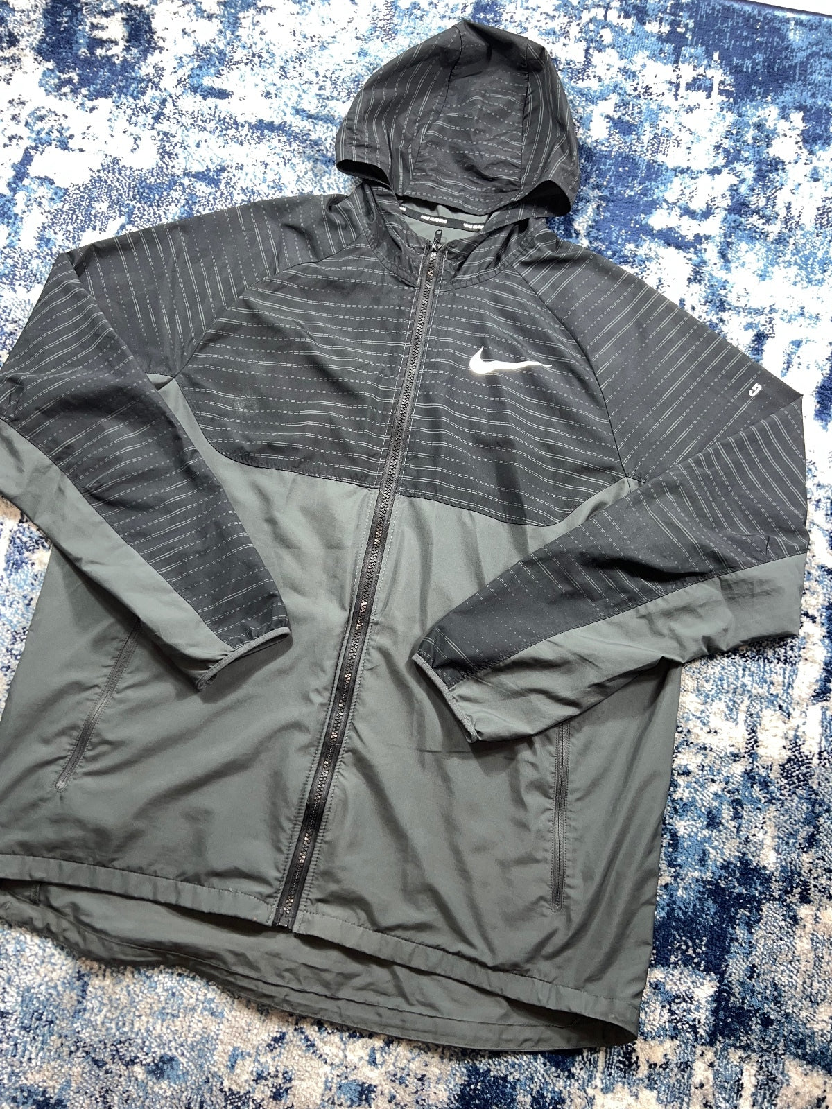 Nike Running Windrunner Jacket – Gray, Men's XL in Gray, men's XL – alternate view