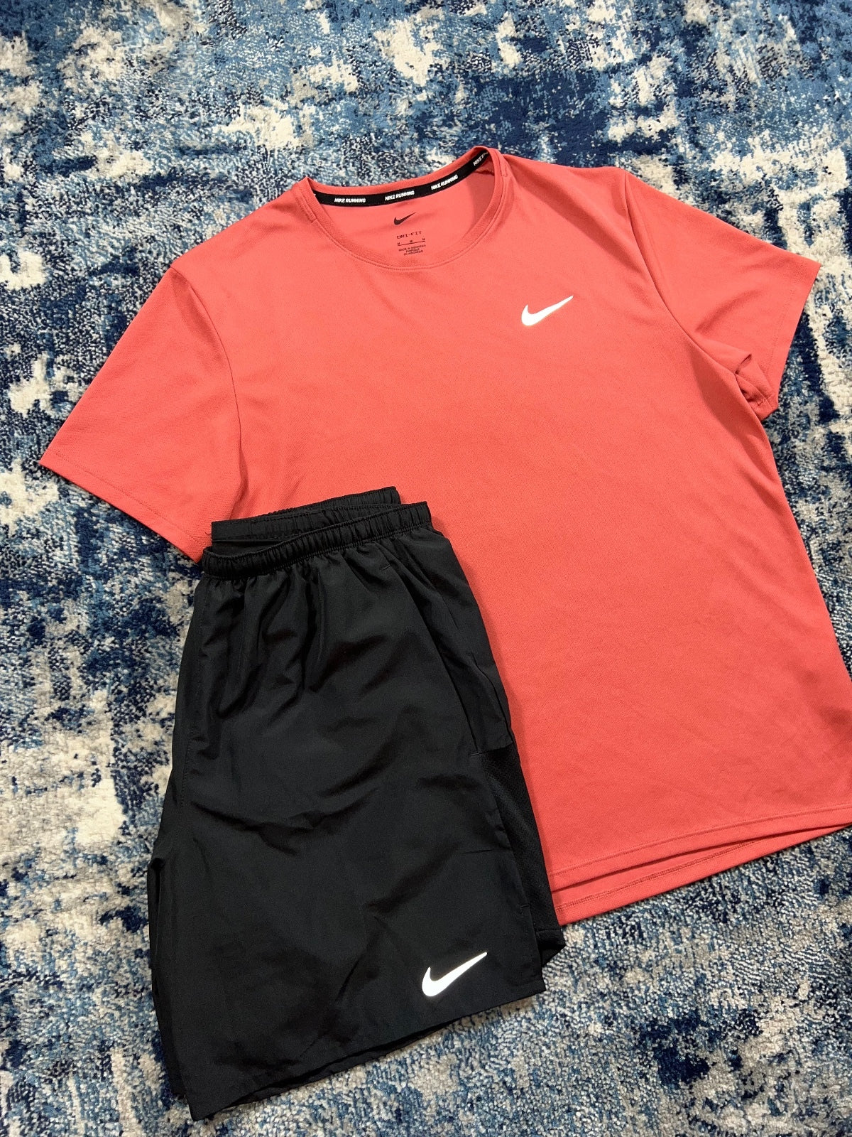 Nike Miler T Shirt / Challenger Shorts Running Gym Set – Red, Men's Medium in Red, men's Medium – detail view