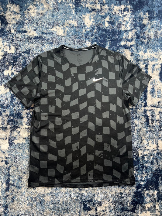 Nike Miler Dri Fit Running T Shirt – Black, Men's Small in Black, men's Small – front view