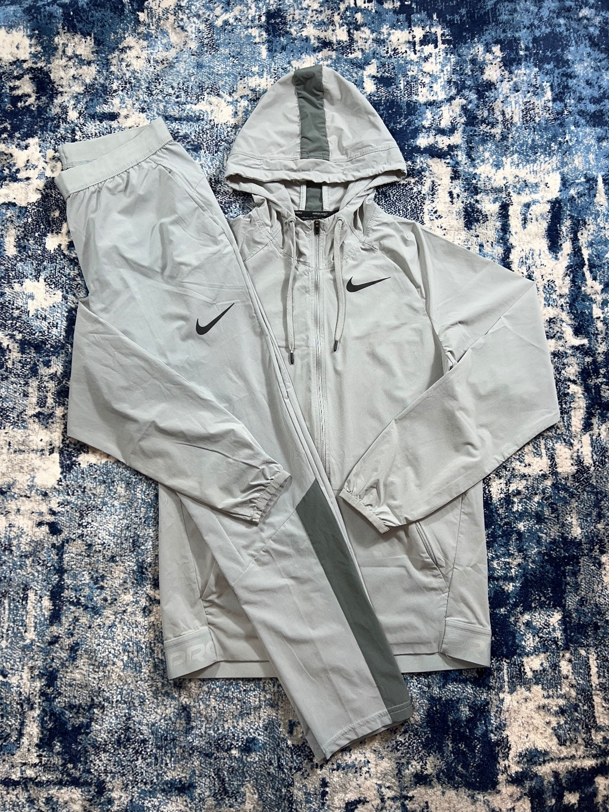 Nike Pro Vent Max Training Tracksuit Set – Gray, Men's Small in Gray, men's Small – front view