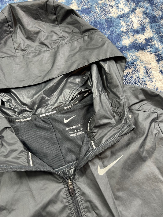 Nike ShieldRunning Storm Fit Running Jacket – Black, Men's Small in Black, men's Small – alternate view