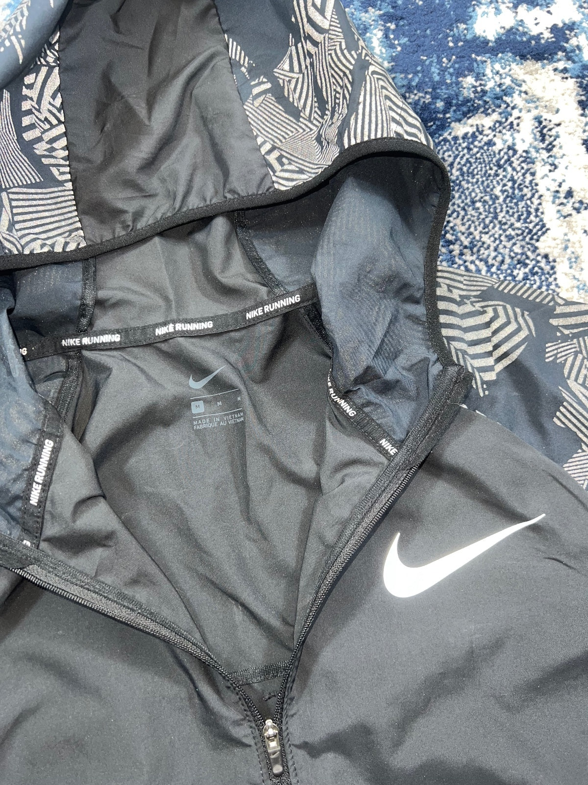 Nike Flash Reflective Running Festival Windrunner Jacket – Black, Men's Medium in Black, men's Medium – alternate view