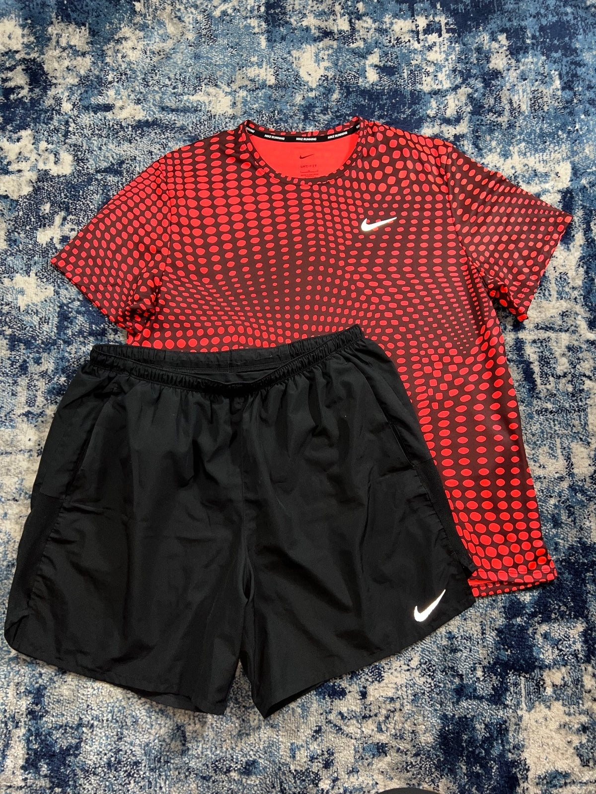 Nike Miler T Shirt / Challenger Shorts Running Gym Set – Red, Men's Large in Red, men's Large – detail view