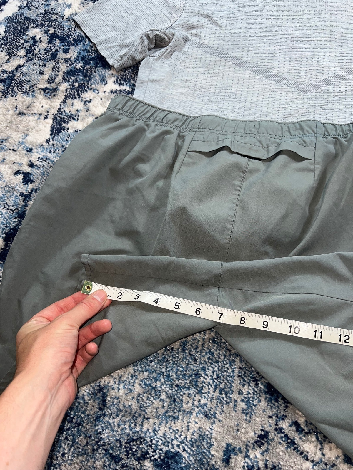 Nike Tech Knit ADV Miler T Shirt / Challenger Shorts Running Gym Set – Gray, Men's Large in Gray, men's Large – detail view