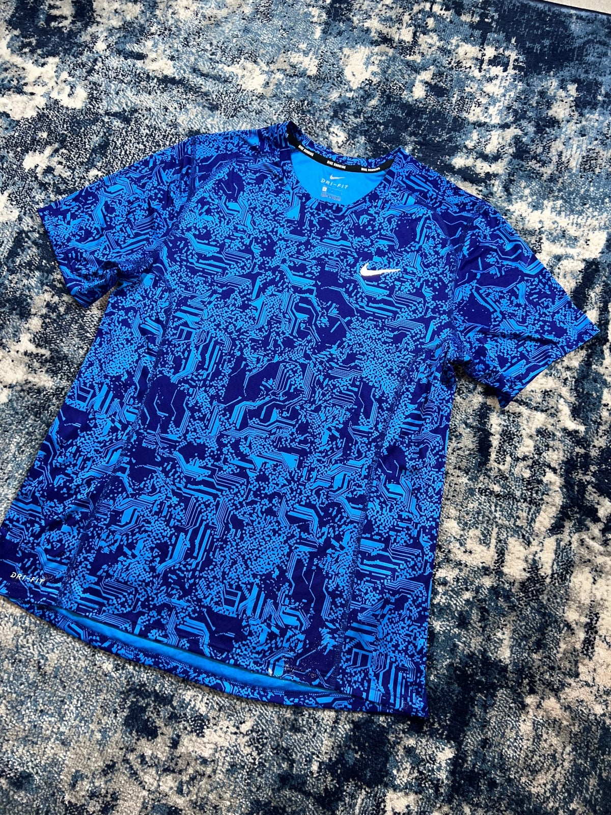 Nike Digital Miler T Shirt – Blue, Men's Large in Blue, men's Large – detail view